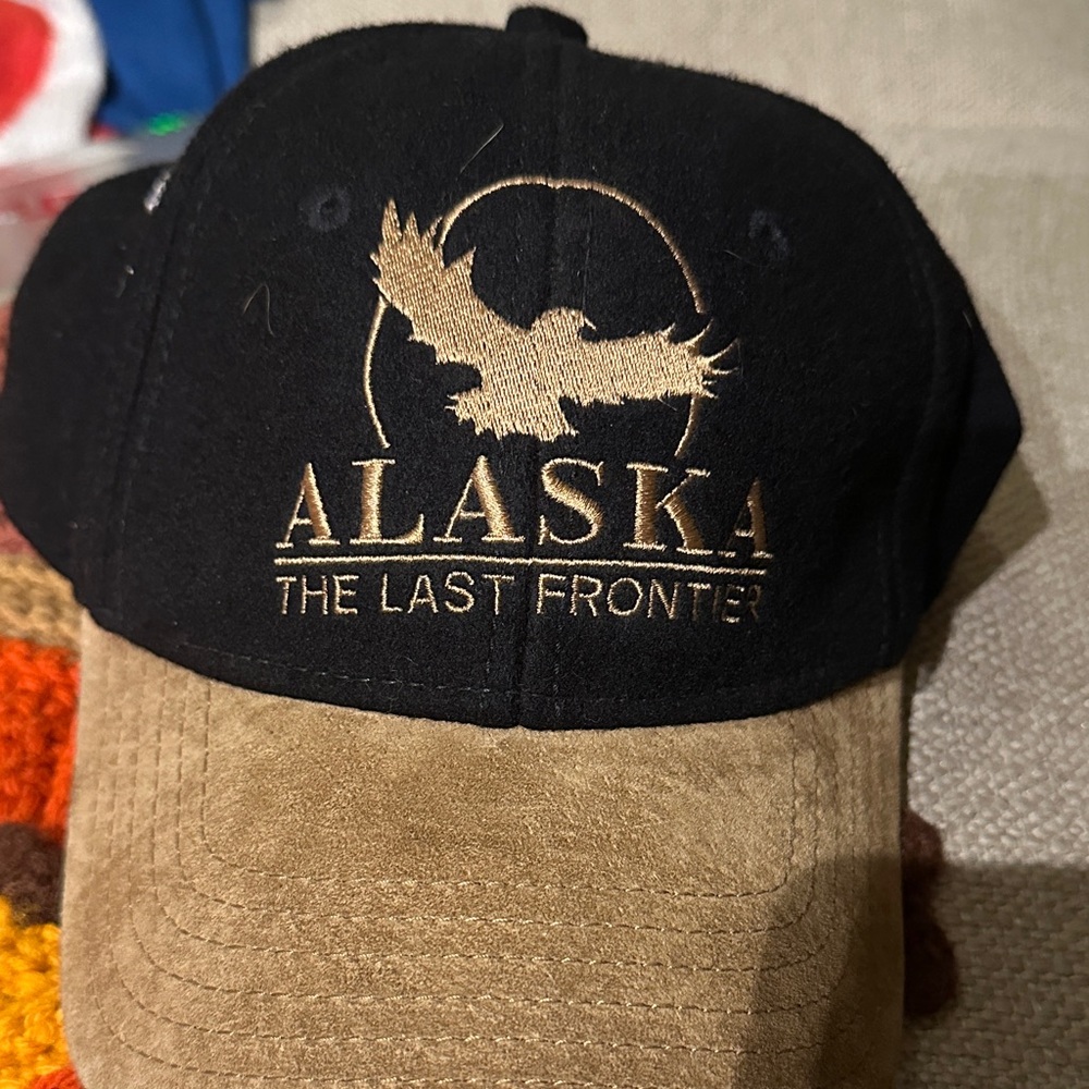 Alaska The Last Frontier Black and Tan Hat
